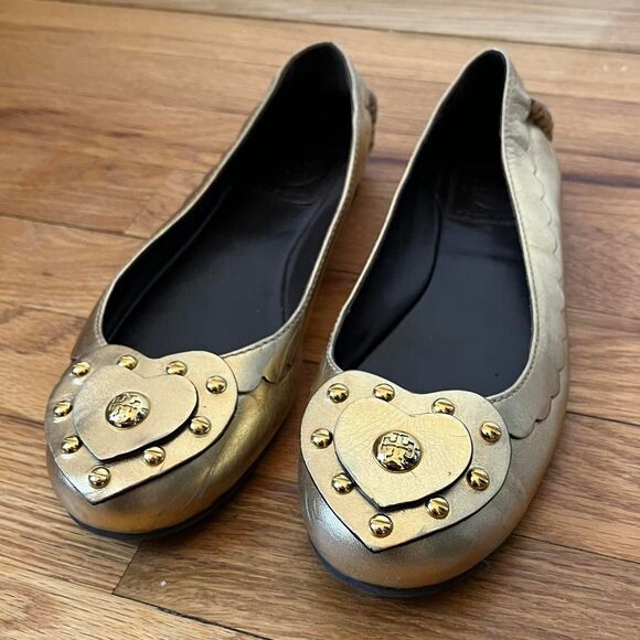 Tory Burch Gold Metallic Leather Studded Heart Shaped Embellished Ballet Flats 7 - Picture 1 of 8